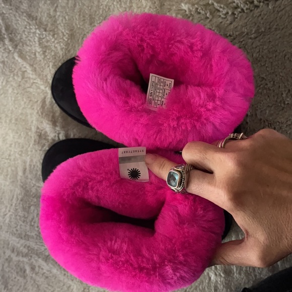 UGG Patricia Fields rare Black and hot pink chain 6 - Picture 13 of 13